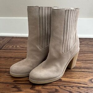 DOLCE VITA Elegant Tan Suede Ankle Boots